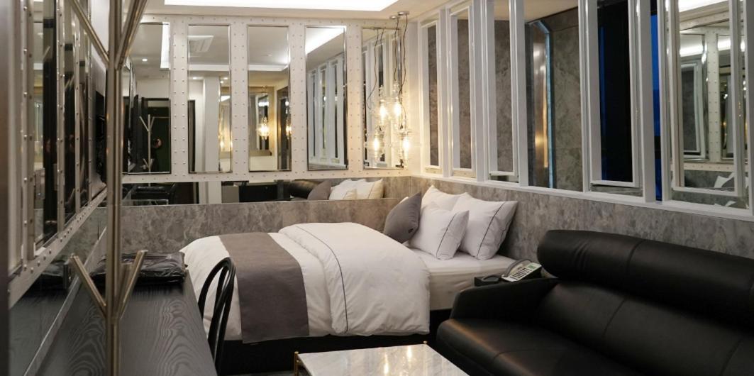 Astro Hotel Yongin Extérieur photo